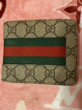 Gucci Wallet  very nice
